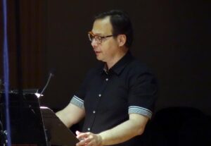 Ο άνεμος χορεύει ανάμεσα στις καλαμιές